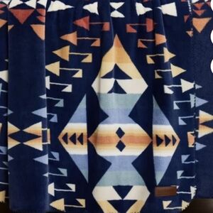 PENDLETON Ultra Soft Plush Throw Blanket Fleece Big Thunder 50 X 70 Quiet Luxury